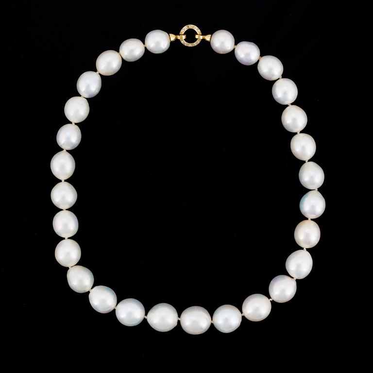COLLIER, med odlade pärlor.