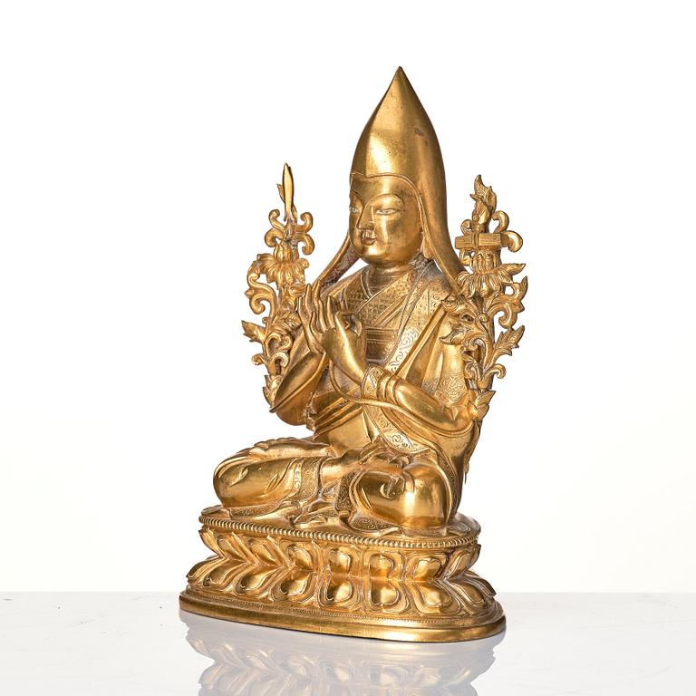 A gilt bronze figure of Tsongkapa, Tibeto-chinese, 18th/19th Century.