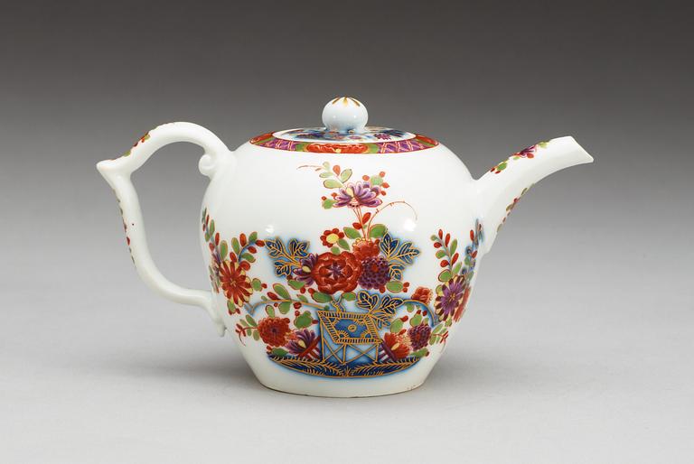 A Meissen 'Kakiemon' pot with cover, 18th century.