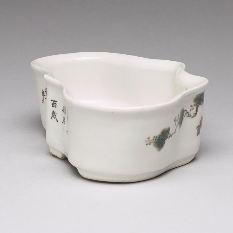 A Chinese flower pot, first half of 20th Century.
