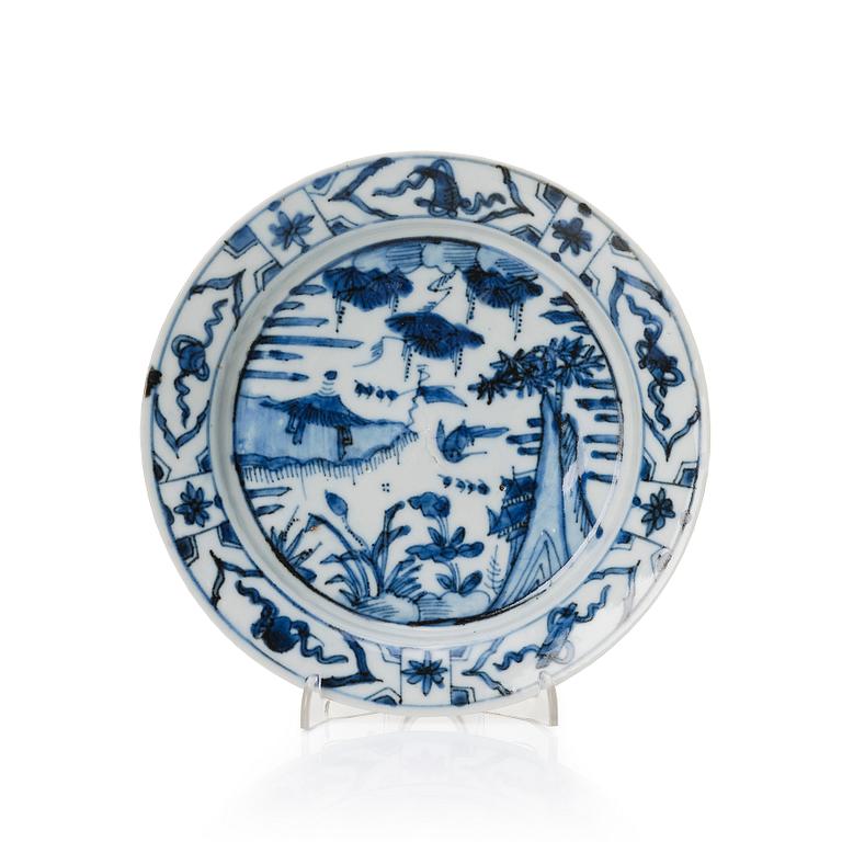 A blue and white dish, Ming dynasty Tianqi (1621-1627).