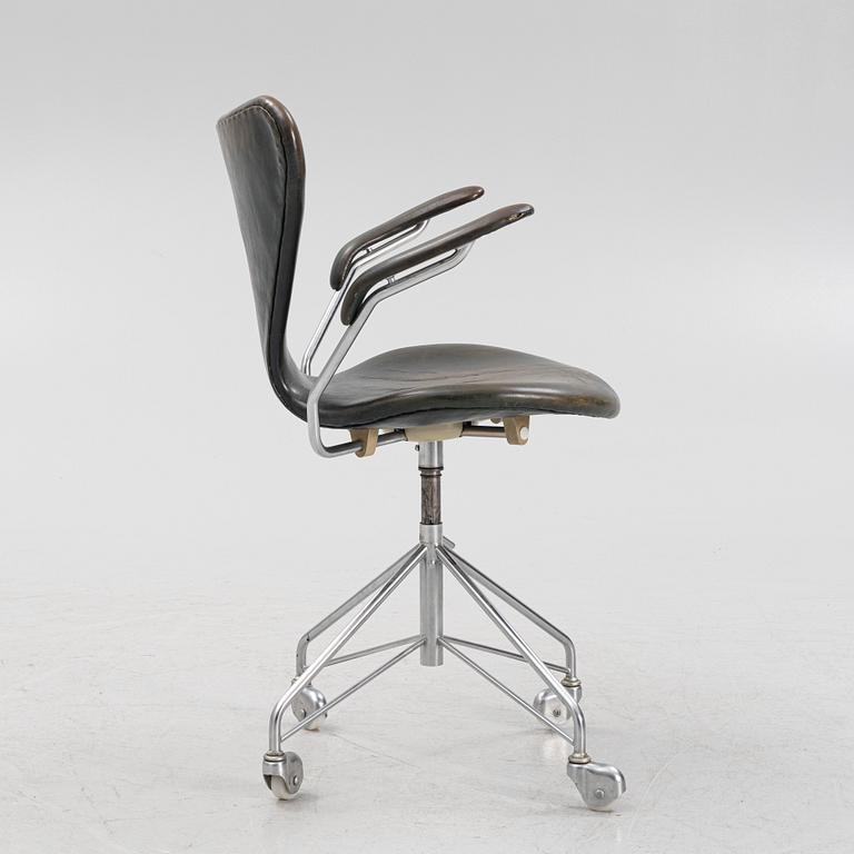 Arne Jacobsen, skrivbordsstol, "Sjuan", Fritz Hansen, Danmark 1970.