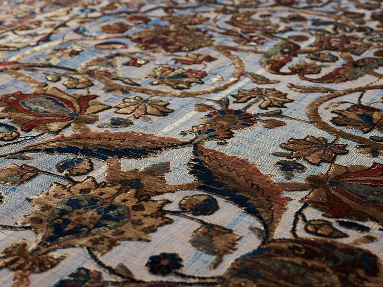 SEMI-ANTIQUE SILK KASHAN SOUF (in relief). 197,5 x 132 cm.