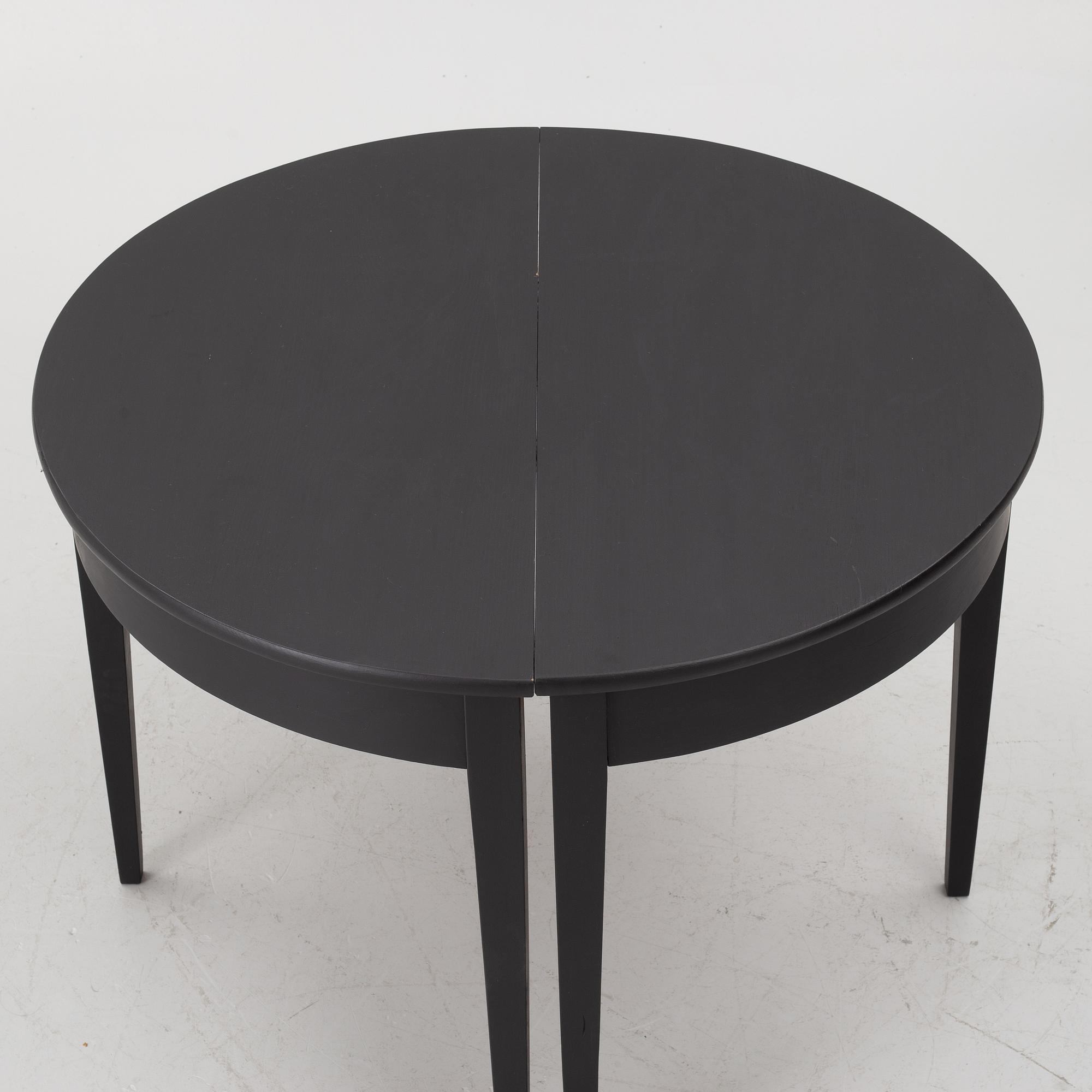 Dining table, early 20th century.