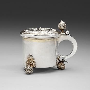 1012. A Swedish 17th century parcel-gilt tankard, marks of Arvid Falck, Stockholm (1667-1691).