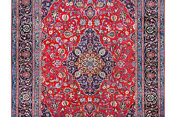 A Kashan carpet, c. 310 x 195 cm.