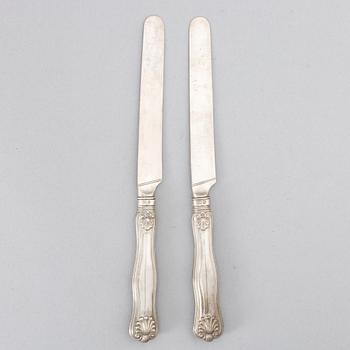 Gustaf Möllenborg, fruktknivar, 12 st, silver, Stockholm 1848, med Sandströmers vapen.