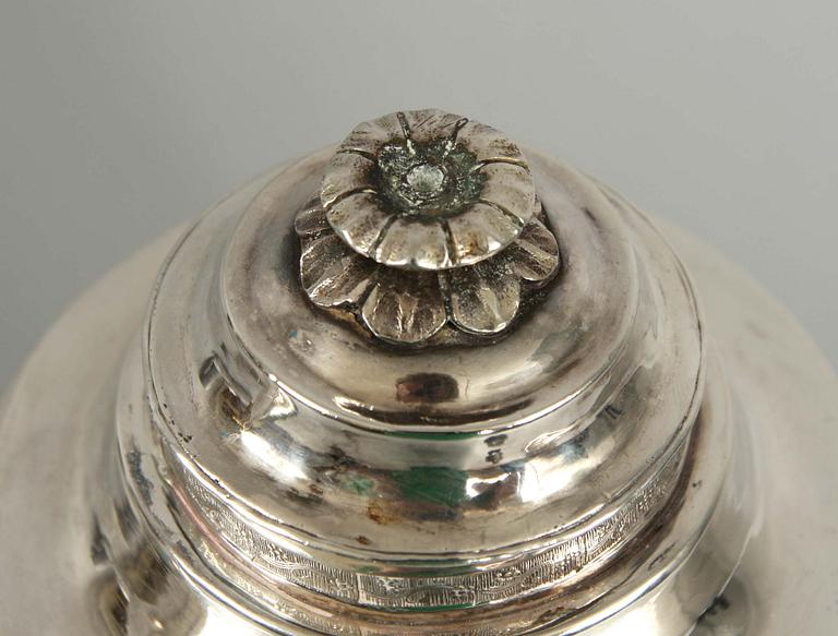 KAFFEKANNA, silver. Gustaviansk. Johan Henrik Leffler, Falun 1809. Vikt tot 671 gr.