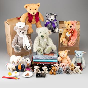 STEIFF, a collection of 6 collectors bears, 15 minibears, five books and one poster.