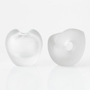 Timo Sarpaneva. A pair of glass objects, whereof one signed Timo Sarpaneva, Iittala -66.