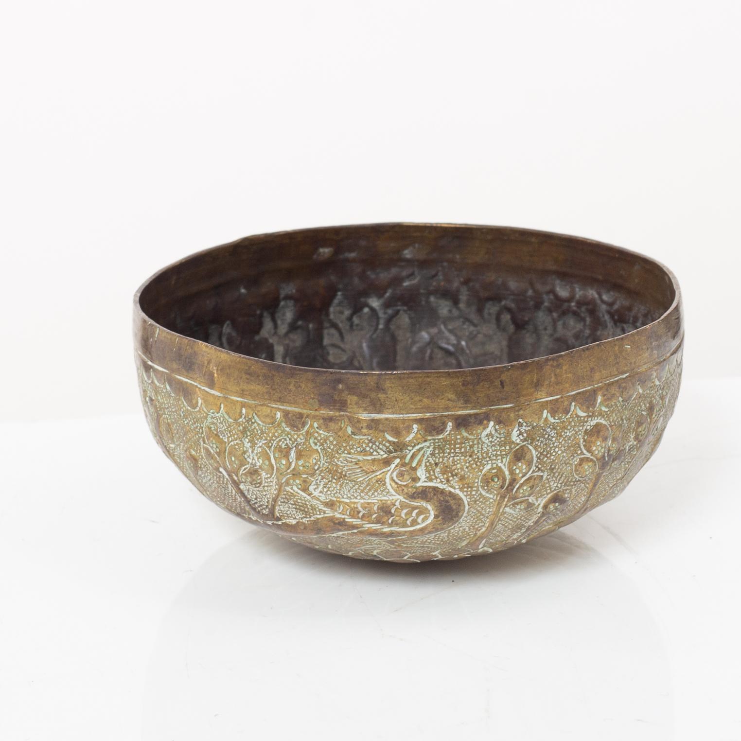 Skålar, tre stycken samt tre bägare och figurin, metall, Centralasien.