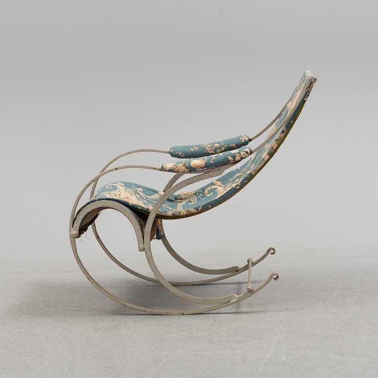 An iron rocking chair, 19th century.