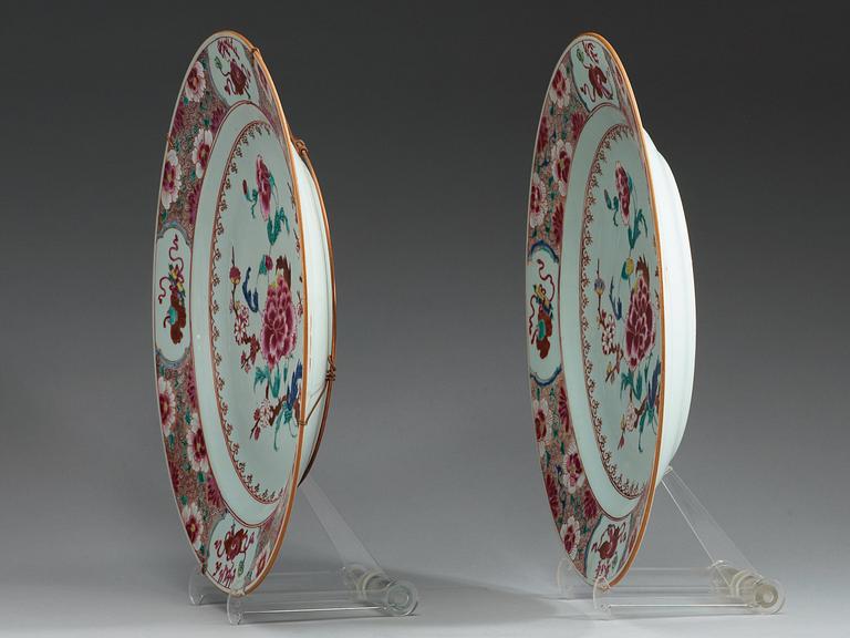 A pair of famille rose chargers, Qing dynasty, Qianlong (1736-95).