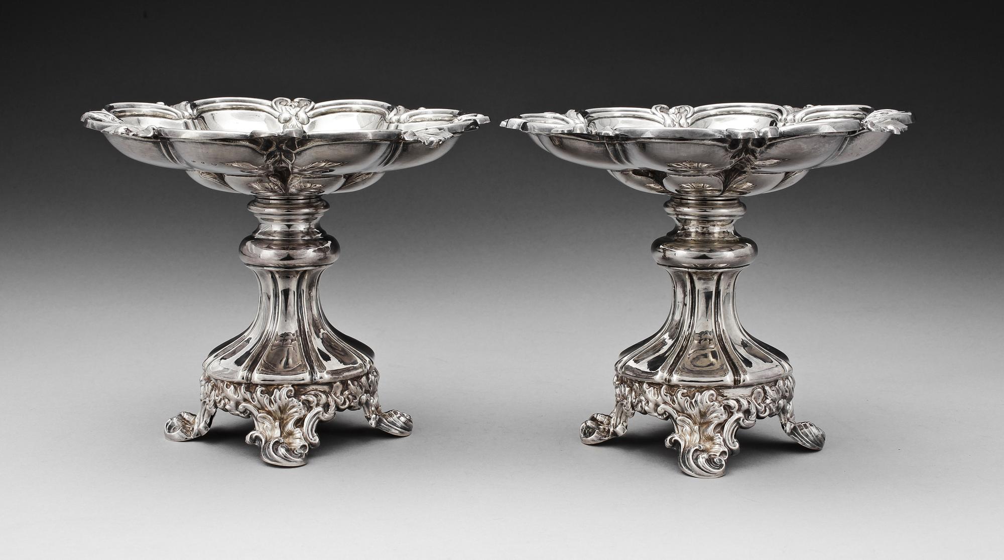 UPPSATSSKÅLAR, ett par, silver, nyrokoko, Gustaf Möllenborg, Stockholm 1847. Totalvikt ca 780 gram.