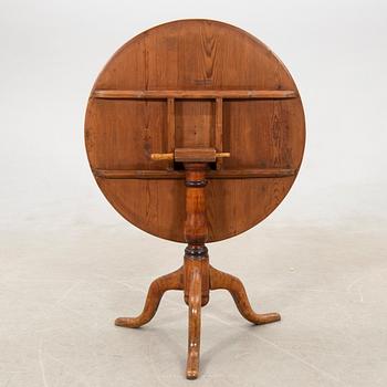 Folding table by Jacob Sjölin (master in Köping and Kungsör 1767-85).