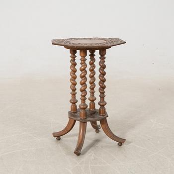 Bord Fornnordisk stil omkring 1900.