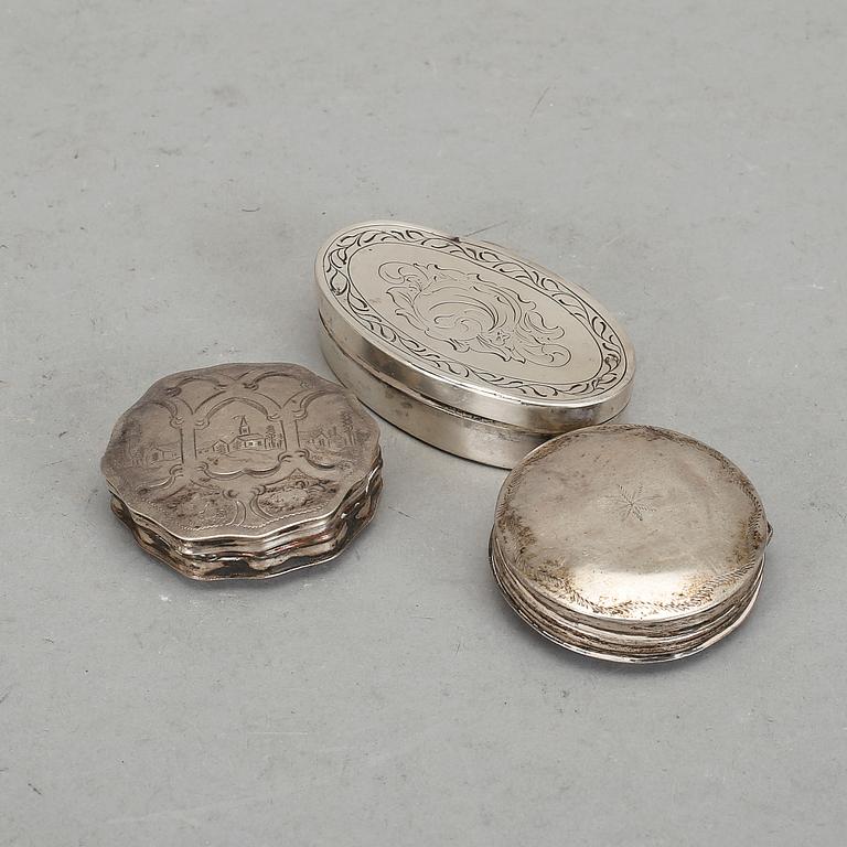 DOSOR, 3 st, silver, bla Sverige med otydlig mästar och stadsstämpel, 1856. Vikt tot ca 72 gram.