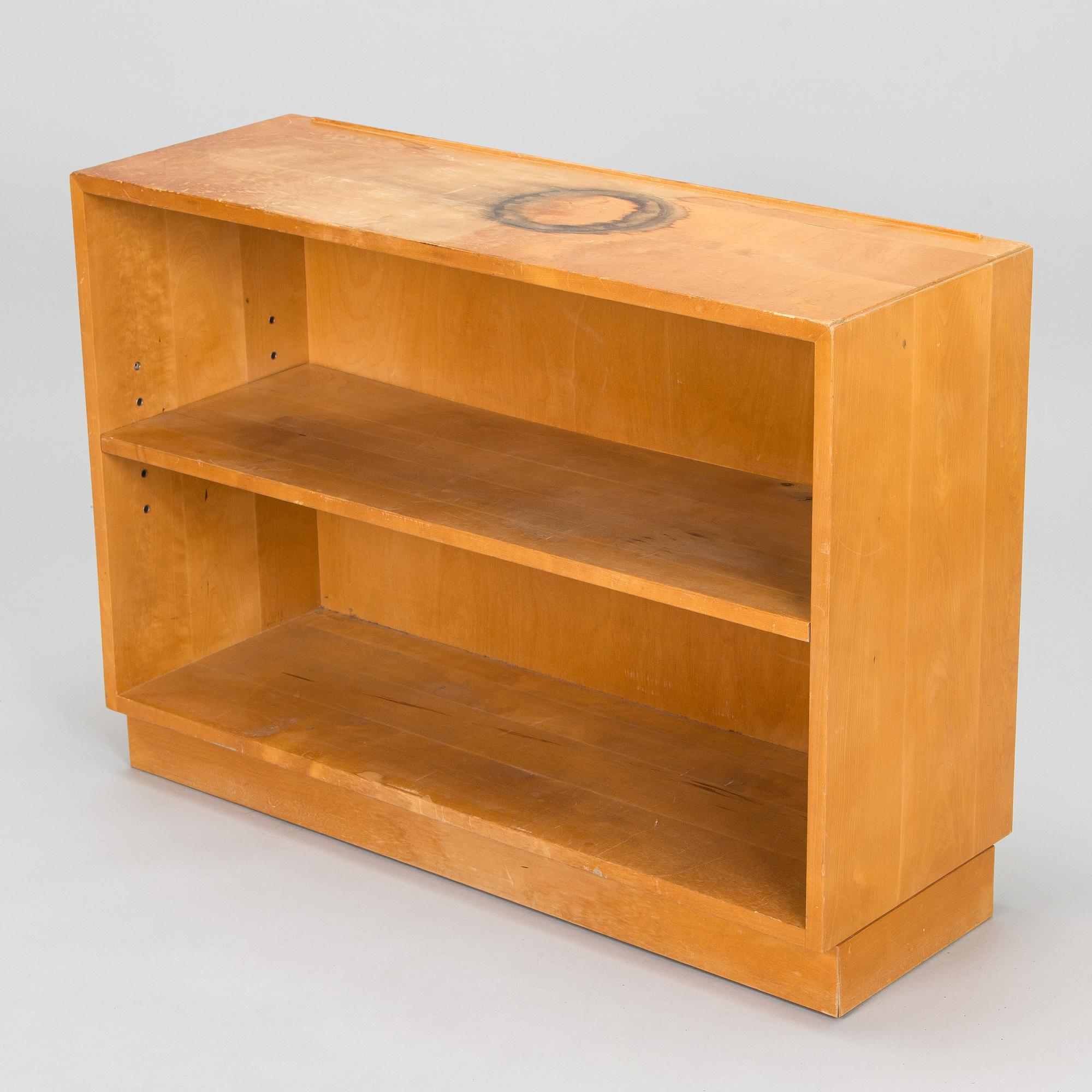 Aino Aalto, kirjahylly /kirjakaappi, malli 404, O.Y. Huonekalu- ja Rakennustyötehdas A.B, 1950-luvun alku.