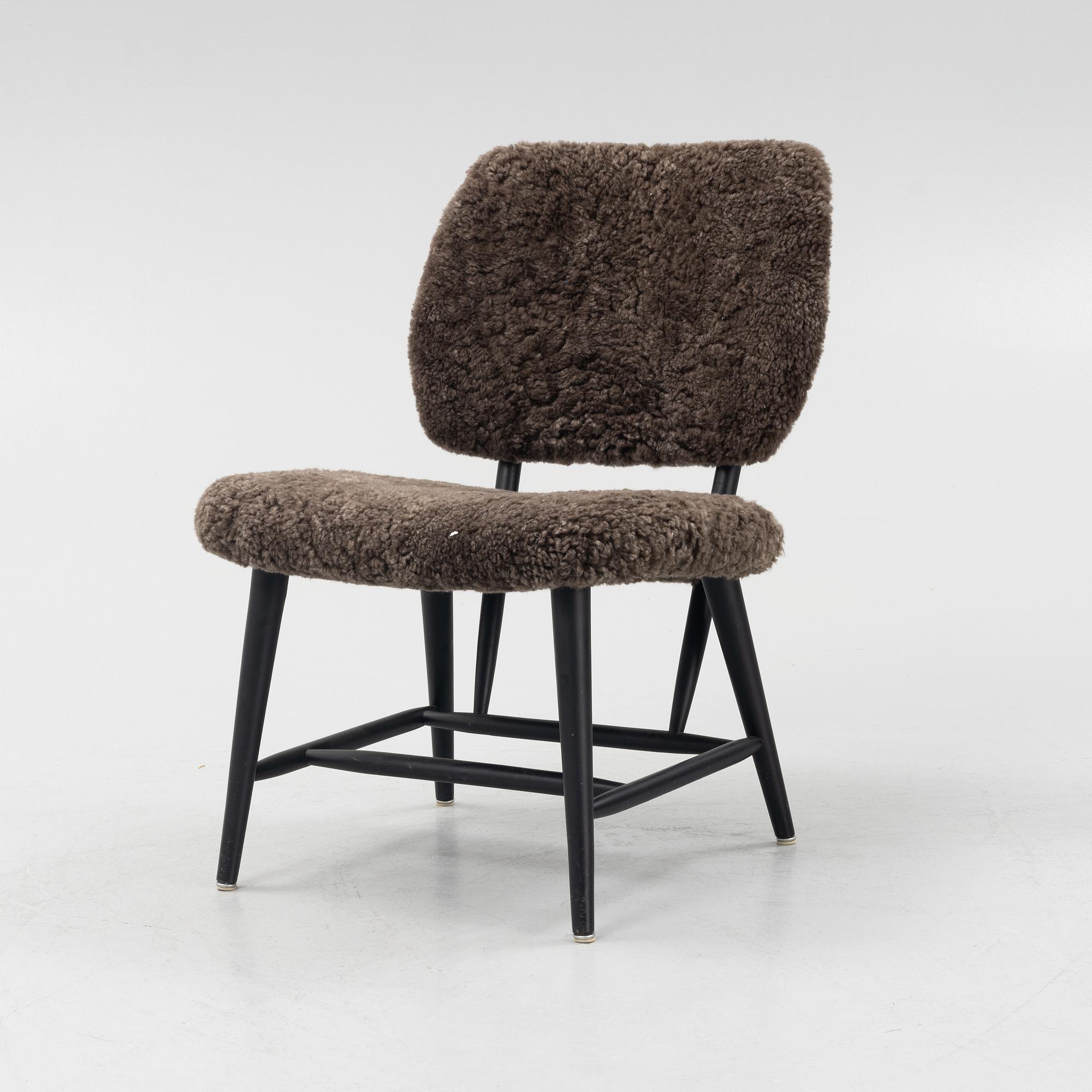 Fåtölj, fårskinn, Engen, Örkelljunga, 1900-talets mitt.