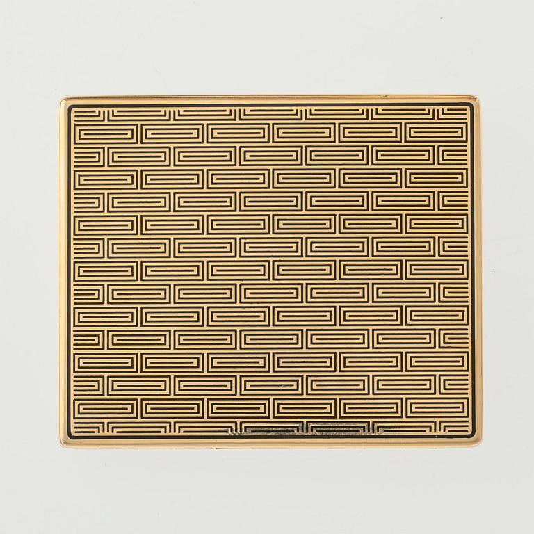 SAVUKERASIA, 18K kultaa, emalia. Van Cleef & Arpels nro 26600. 1940 l. Mitat 90 x 75 mm. Paino 166 g.
