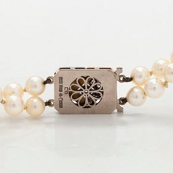 Pärlcollier, lås 18K guld med diamanter. St Eriks Silversmedja, Stockholm, 1987.