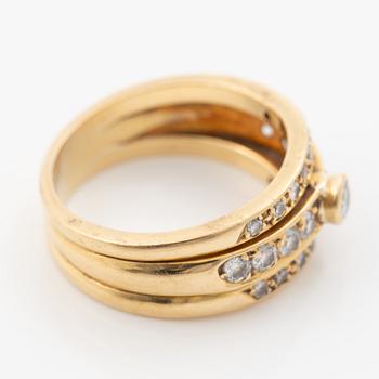 Ring 18K guld med runda briljantslipade diamanter.