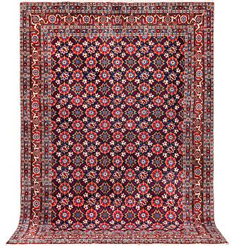 A semi-anqitue Varamin carpet, c. 339 x 233 cm.