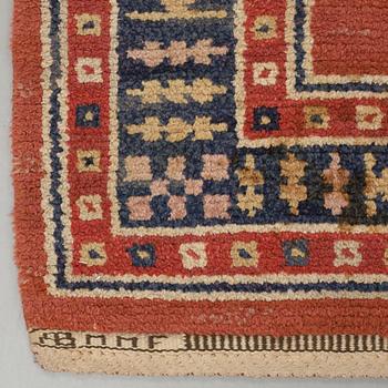 Märta Måås-Fjetterström, A CARPET, "Röd Flossa", knotted pile, ca 306 x 267,5 cm, signed AB MMF.