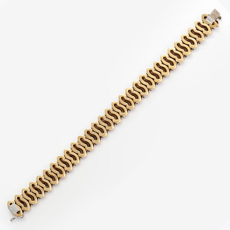An 18K gold bracelet, diamonds approx. 0.14 ct in total and sapphires, Italy. Finnish import marks.