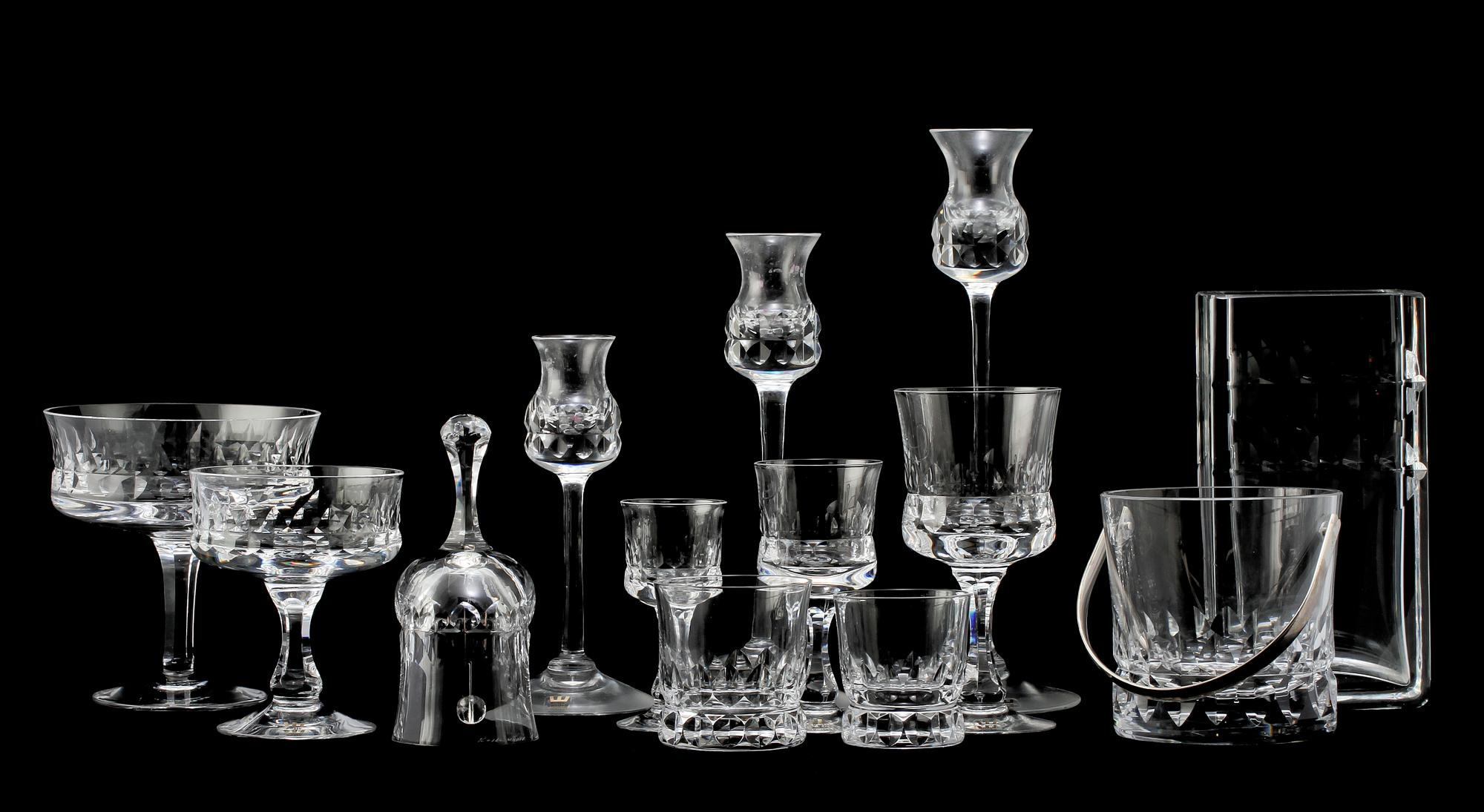 GLASSERVIS, 79 delar, "Prince", Göran Wärff, Kosta, 1900-talets andra hälft.