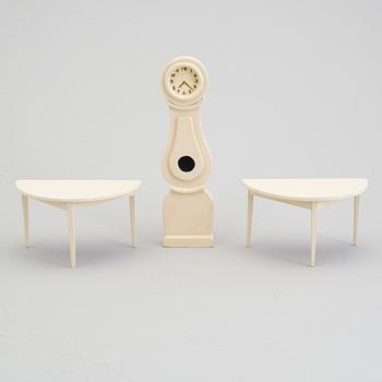 A lot of 17 pieces of doll house furniture by Nolbyn Värmländskt hantverk first half of the 20th century.