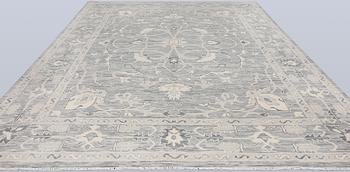 A carpet, Ziegler design, approx. 427 x 305 cm.