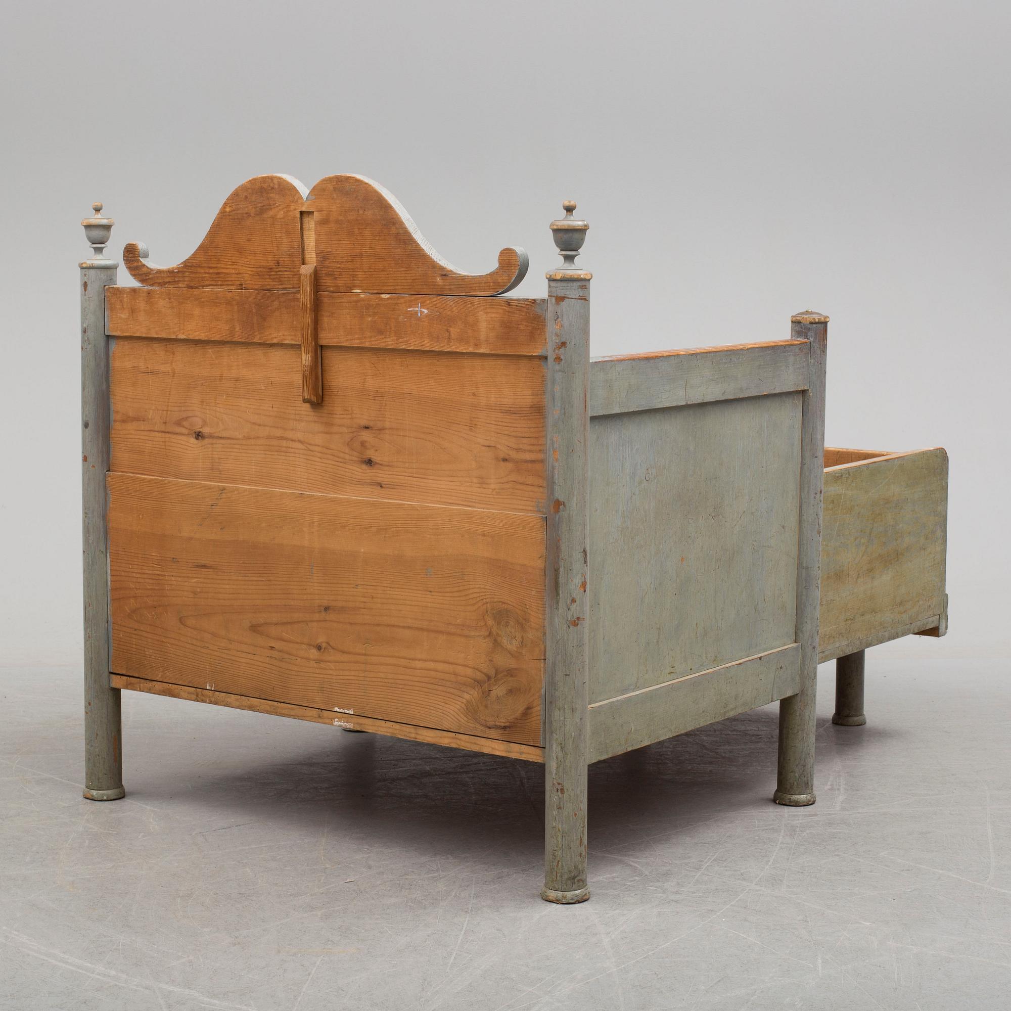 BARNSÄNG/STOL/FÖRVARING, 1800-tal.