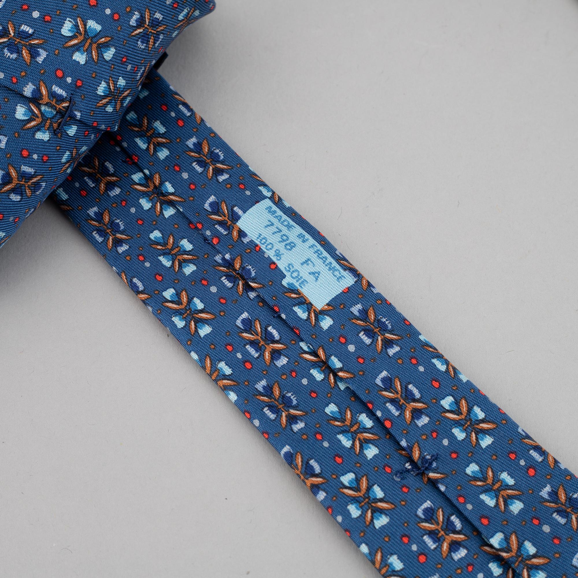 Hermès, 3 silk ties.
