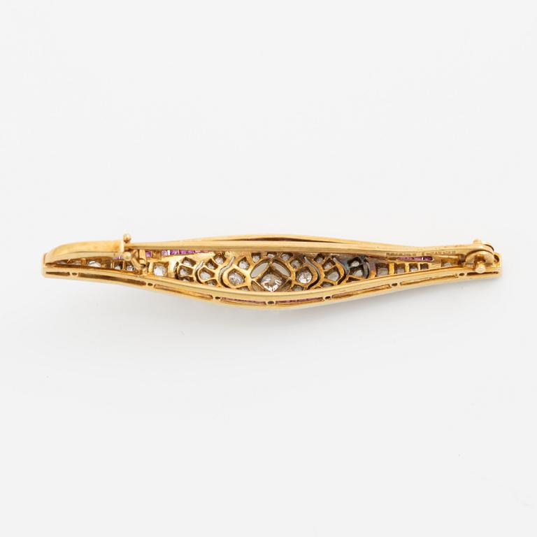 Brooch, 18K gold set with rose-cut and old mine-cut diamonds and probably synthetic rubies, circa 1900.