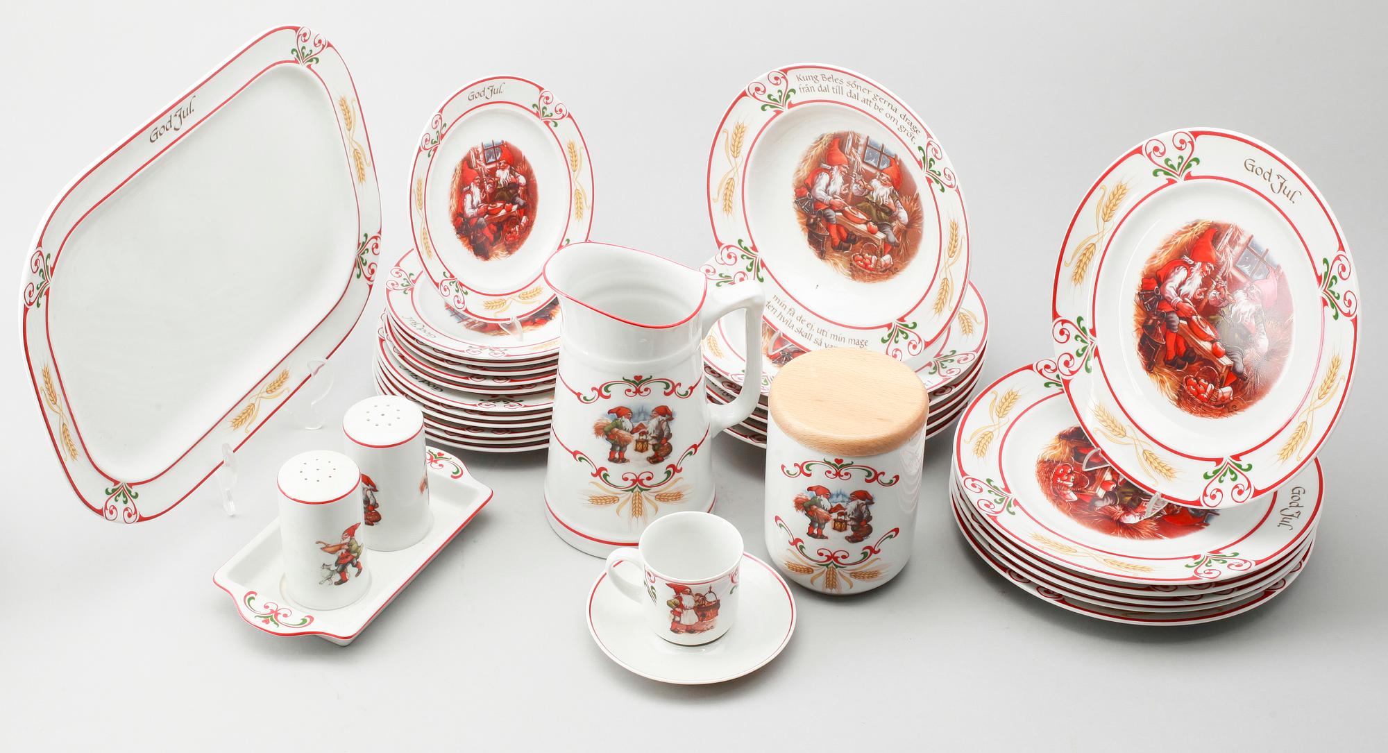 SERVISDELAR, 38 st, porslin, "Svenska Jultraditioner", Axel Eliasson, Schumann, Fyrklövern, 1900-talets andra hälft.