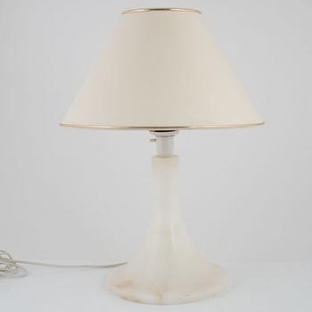 Bordslampor, ett par, alabaster, 1900-tales andra hälft.