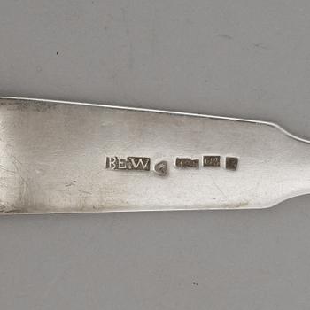 Parti silver, 5 delar, bär stämplar från bla St Petersburg, 1800-tal. Tot vikt ca 250 g.