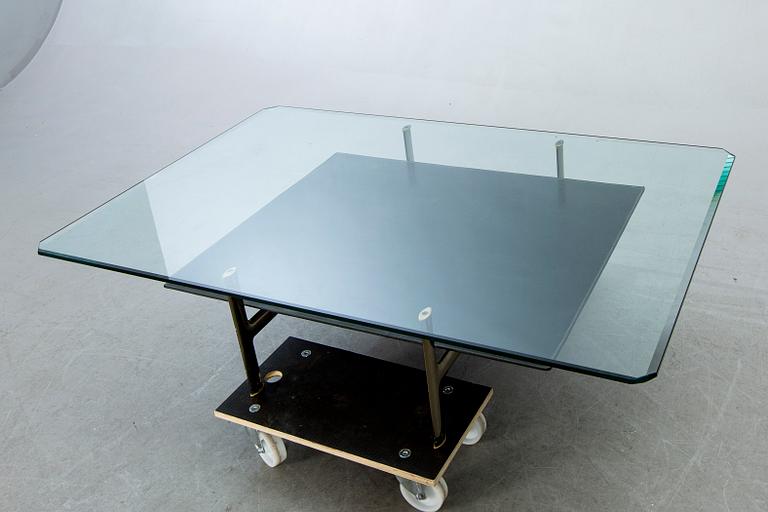 Paolo Nava och Antonio Citterio, coffee table "Diesis"  for B&B Italy ca 1980.