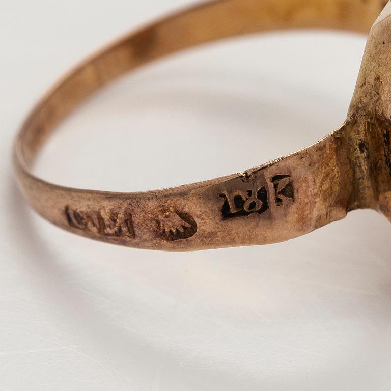 Ring, engraved carnelian "Faith, hope and love", 18K gold, Carl Johan Martin, Pori mid-19th century.