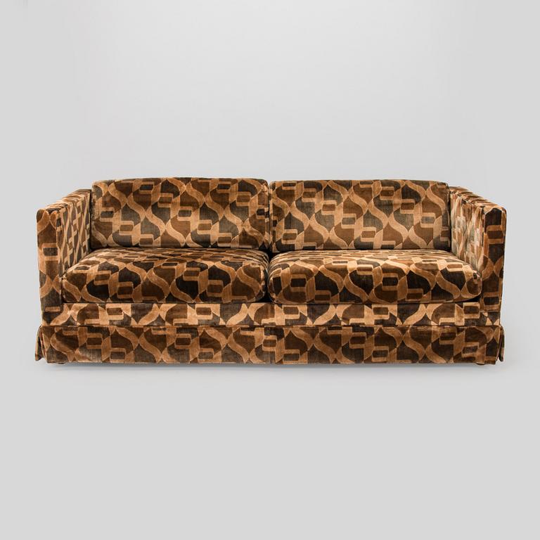 A 1970s sofa for Skanno, according to given information.