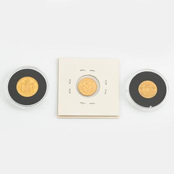 Three Swedish goldcoins, 10 kr 1874, 5 kr 1881, 5 kr 1920.