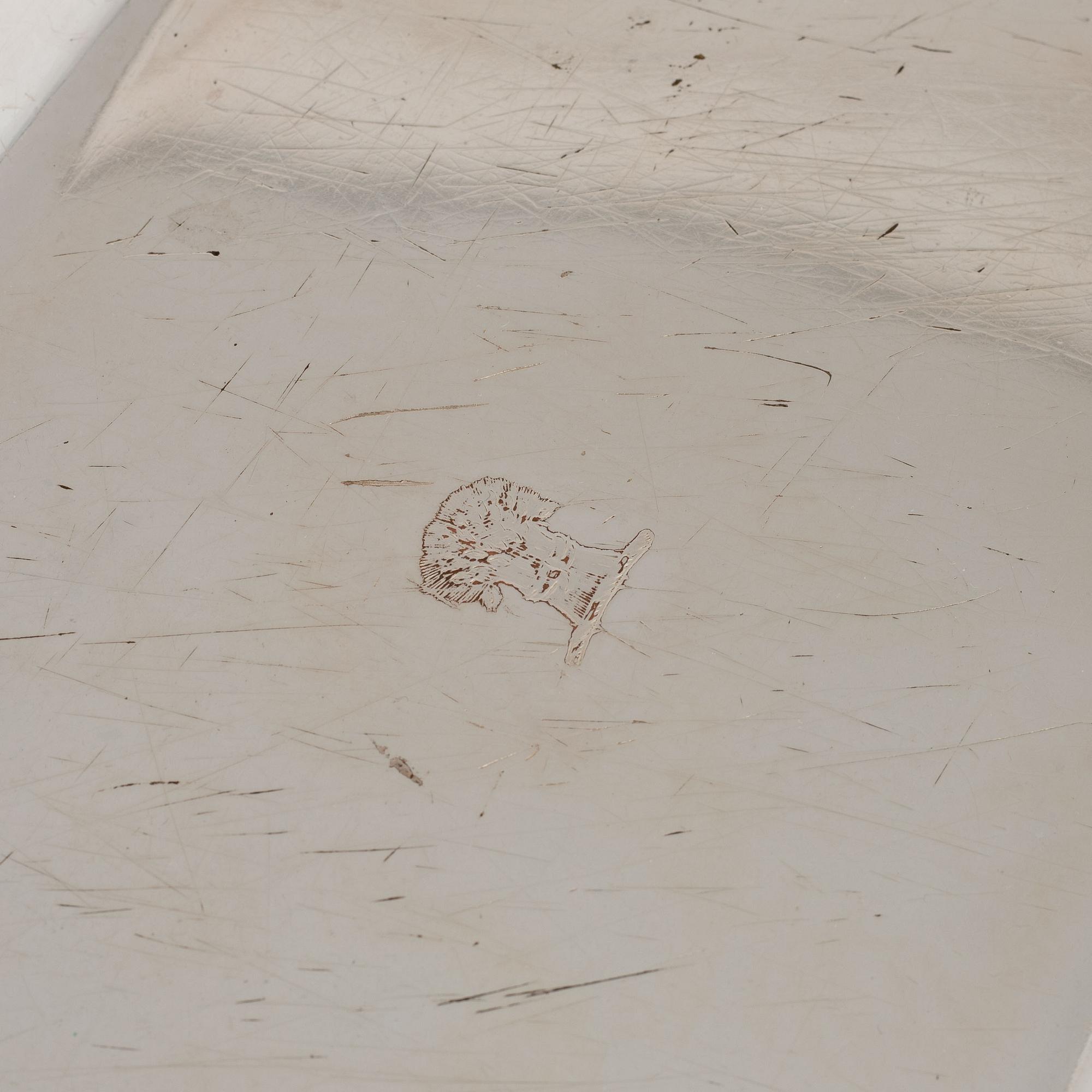 A pair of silver plated serving dishes with covers, first half of the 20th Century.