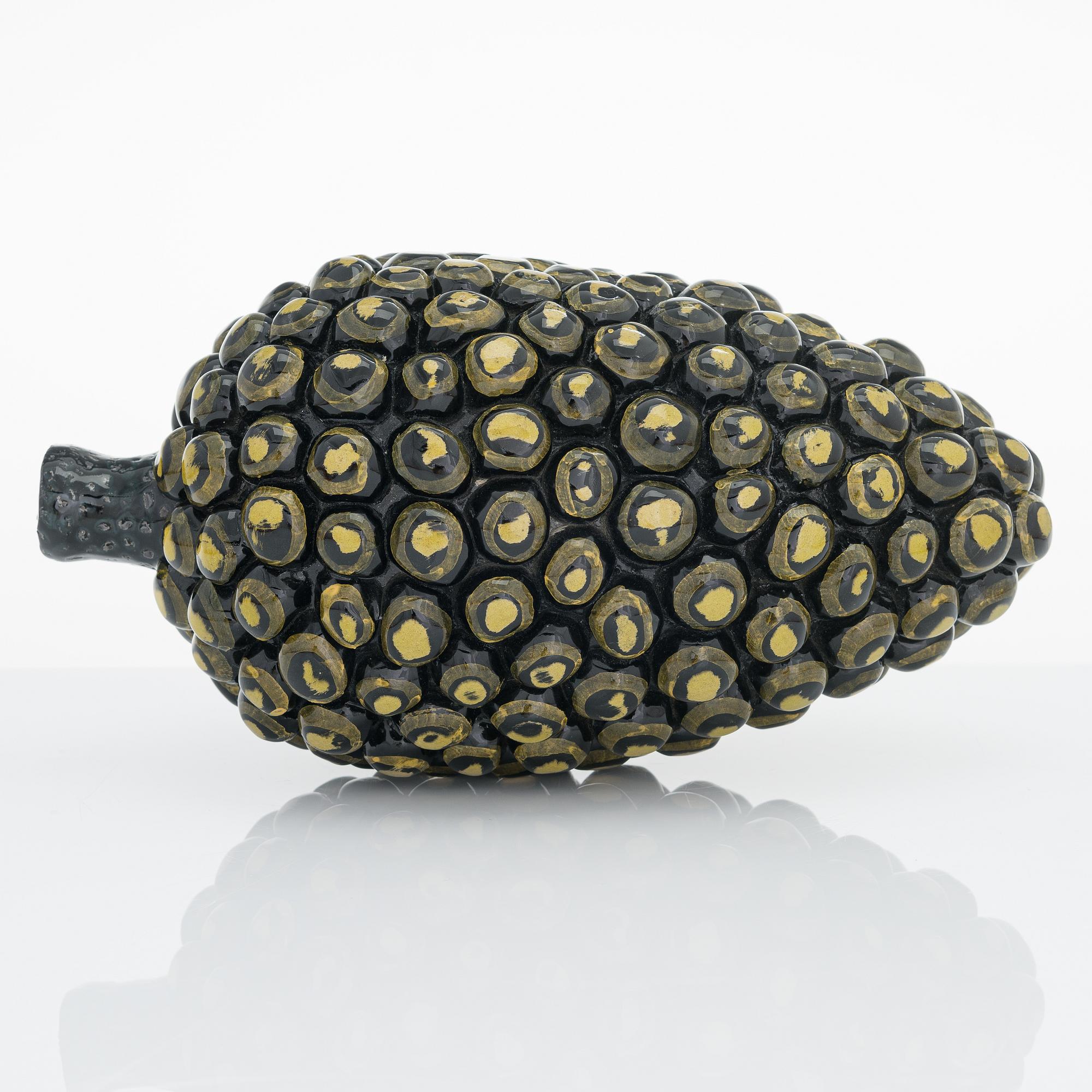 BIRGER KAIPIAINEN, a ceramic sculpture signed Kaipiainen.