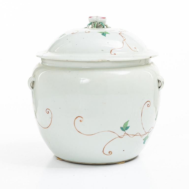 Lacquer urns, China, 19th century.
