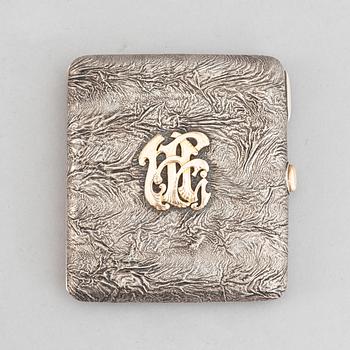 A finnish parcel-gilt silver cigarette case, Turku 1924.