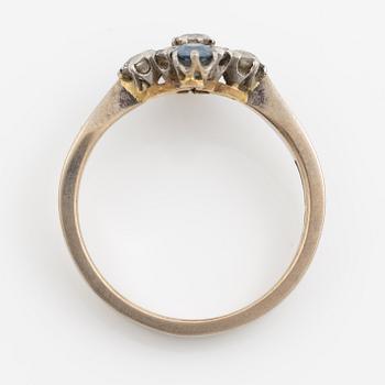 Ring, 18K white gold with sapphires and brilliant-cut diamonds.