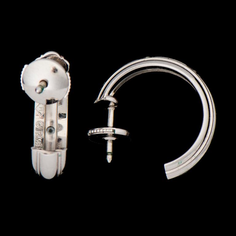 ÖRHÄNGEN, briljantslipade diamanter, 18K vitguld. "Possesion", Piaget.