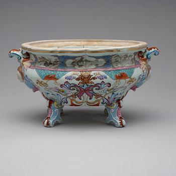 A rare large, finely painted tureen with cover and stand, Qing dynasty, Qianlong (1736-95).