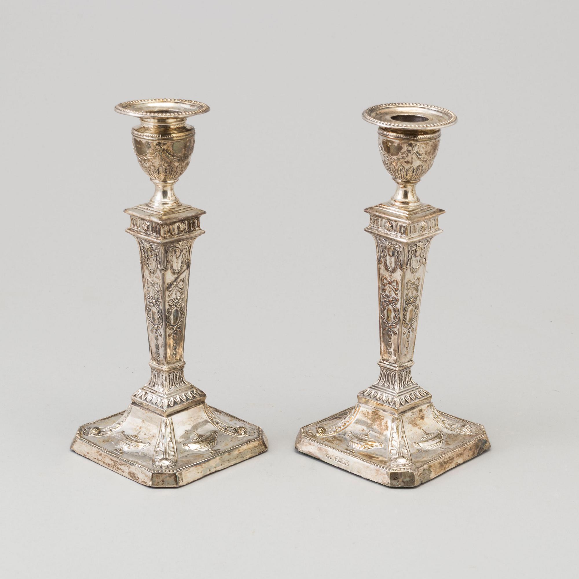 LJUSSTAKAR ETT PAR, silver, The Alexander Clark Manufacturing Company, Sheffield, England, 1905.